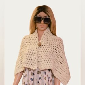 Chic Cream Chunky Crochet Shrug Capelet, EUC